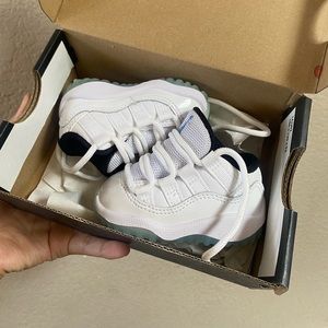 Jordan 11 low legend blue